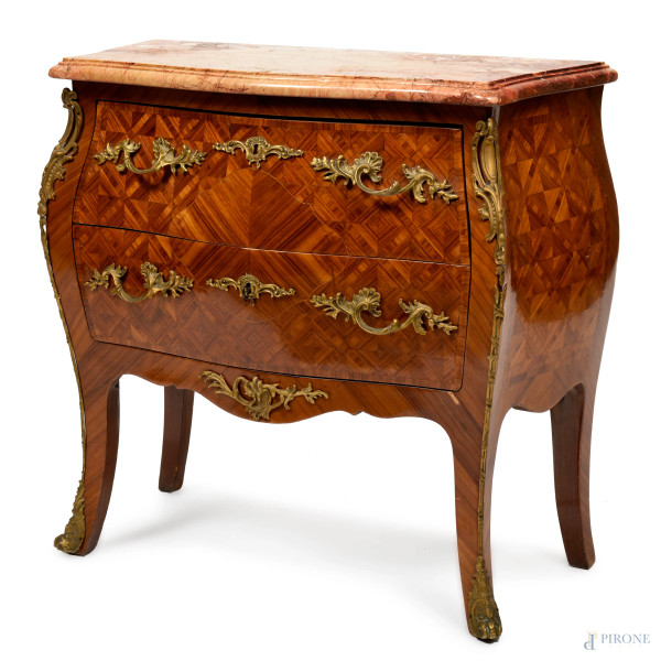 Comò impiallacciato in bois de rose con fronte mosso a due cassetti e inserti in bronzo dorato. Piano in marmo. XX secolo, cm 80x 79x40(felature al piano, restauri, segni di usura)