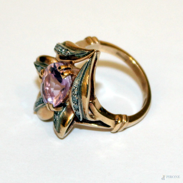 Anello in oro con topazio