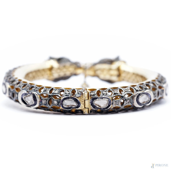 Bracciale rigido in argento con diamanti taglio antico e rosette, approssimativamente 30 ct, aper...