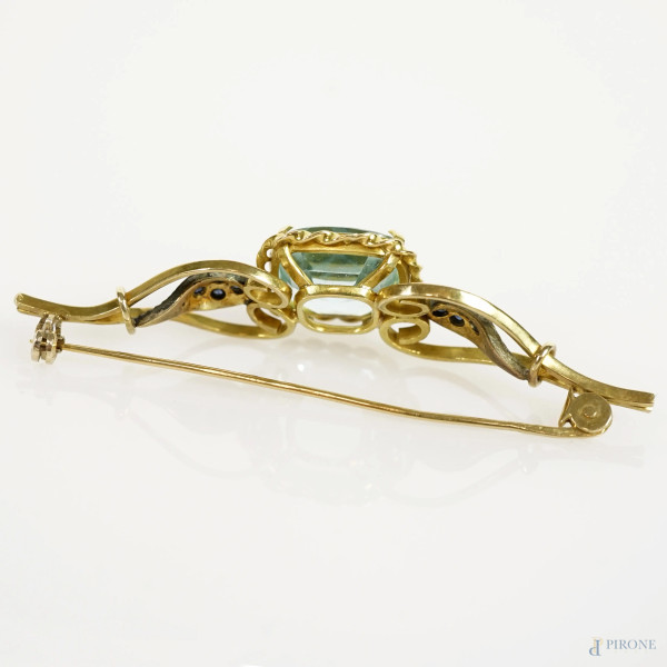 Spilla in oro 18 KT con acqua marina, lunghezza cm 8, peso gr. 17