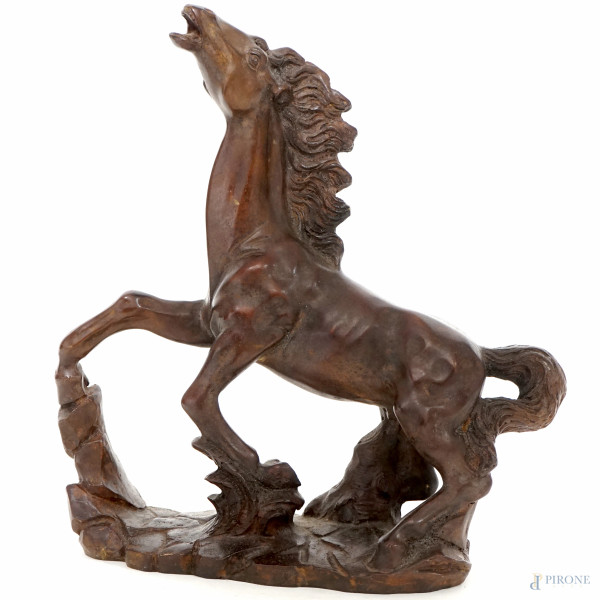 Scultura in bronzo raffigurante un cavallo, XX secolo, cm 27,5x23x10, firmato alla base