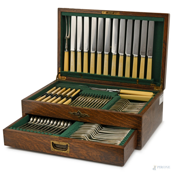 Servizio di posate da 12 persone in Sheffield e osso Frank Cobb & Co., XX secolo