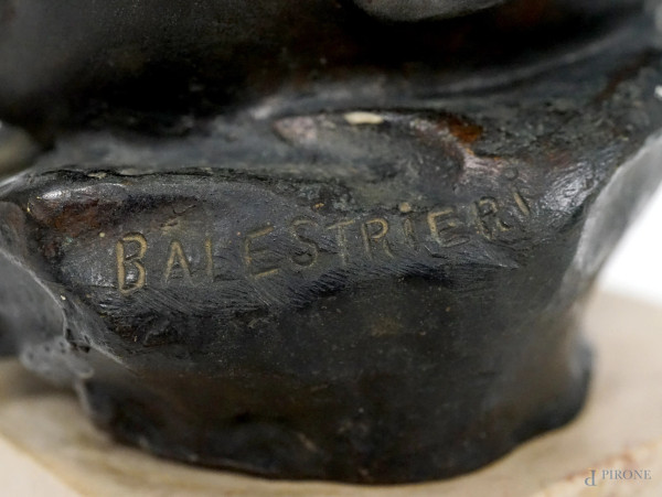 Primo vagito, scultura in metallo brunito, base in marmo, firmata Balestrieri, altezza cm 14