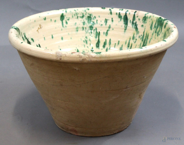 Grande vaso in ceramica, interno smaltato in  bianco e verde, altezza cm. 21x50, XX secolo.