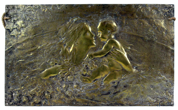 Maternità, lastra a basso rilievo in bronzo, cm 32x53, XX secolo