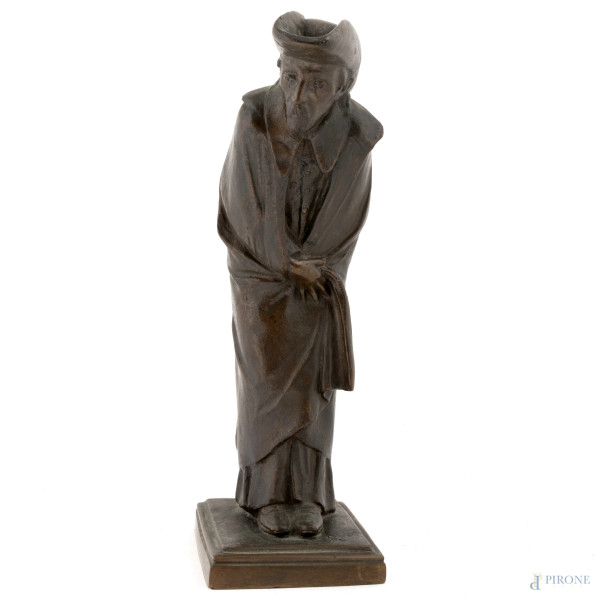 Il prelato, XX secolo, scultura in bronzo, altezza cm 29,5, firmato alla base, (lievi segni di usura, scalfiture)