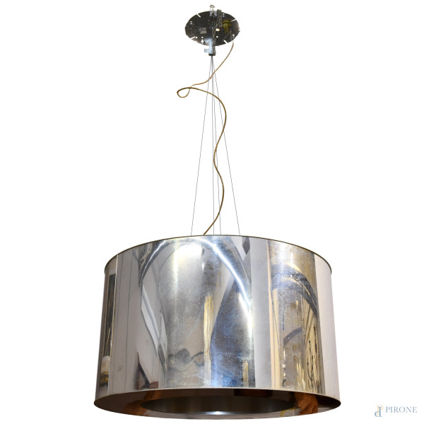 Lampada mod. Tian Xia, design Carlotta De Bevilacqua per Artemide, struttura in alluminio lucido con finitura a specchio. Diffusore in resina termoplastica. Misure diffusore cm 45x80, (usura del tempo, da revisionare)