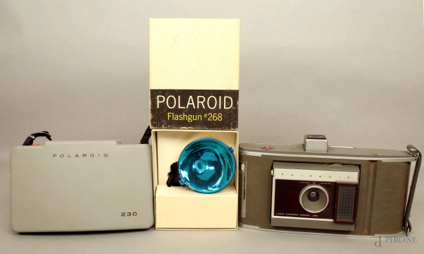 Lotto composto da due Polaroid, entro astucci originali.