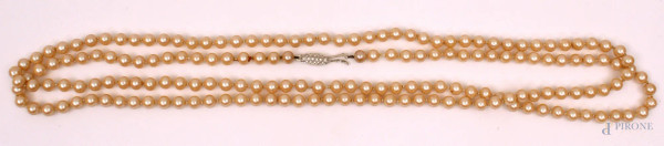 Collana di perle coltivate, lunghezza 170 cm.