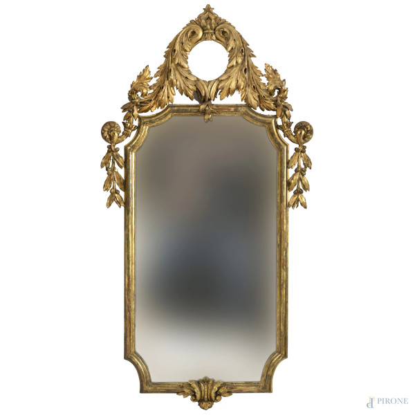 Specchiera Luigi XVI in legno dorato e intagliato a festoni e volute vegetali, XVIII secolo, cm 133x68, (segni di usura, perdite di doratura, scalfiture, rotture, restauri, difetti)