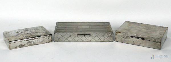 Lotto di tre scatole portasigari rivestite in argento, misure max cm 3x18x10,5, XX secolo, (difetti)