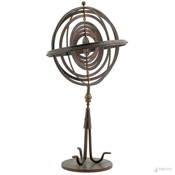 Sfera armillare in ferro, XX secolo, altezza cm 65, (difetti)