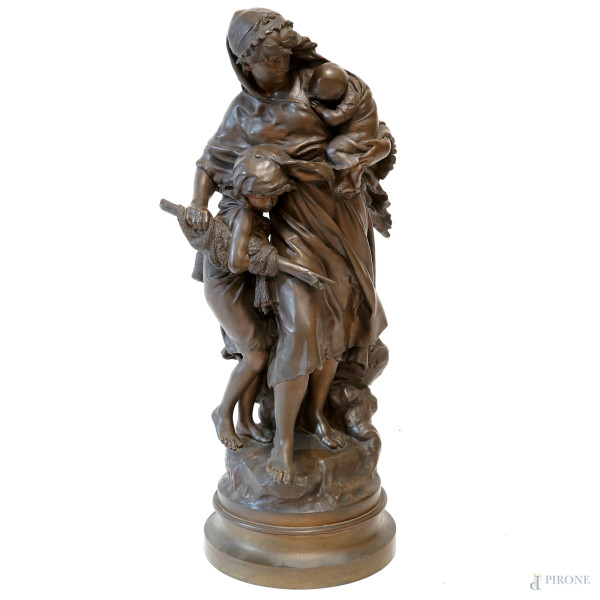 Maternità, scultura in bronzo patinato, firmata alla base Math Moreau/ Hors Concours, altezza cm 82, XIX secolo, (difetti)