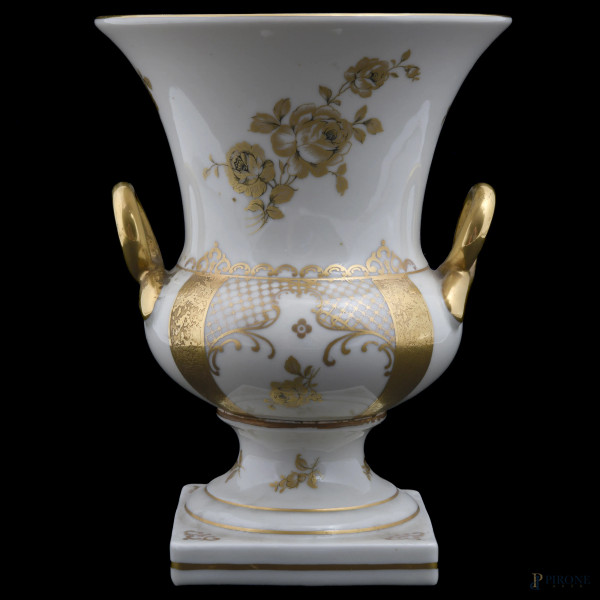 Vaso a cratere stile Impero con decorazioni floreali in oro, XX secolo, altezza cm 21, (lievi segni di usura)