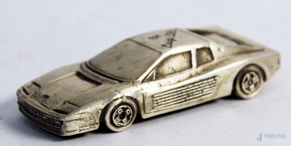 Fermacarte in argento a forma di Ferrari Testa Rossa, gr 150.