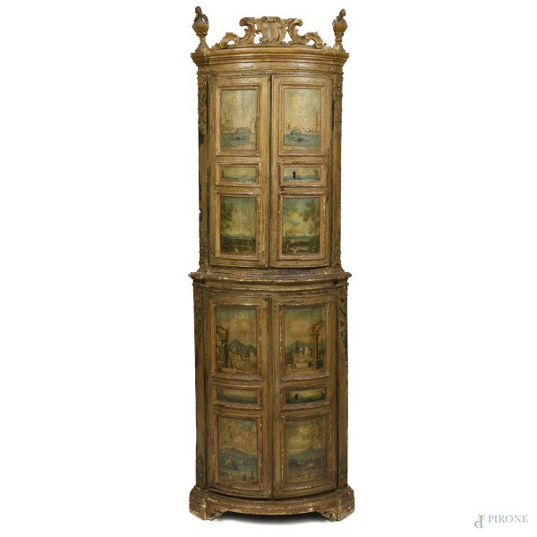 Angoliera in legno intagliato, dorato e dipinto con quadrature contenenti capricci e scorci veneziani, XVIII secolo, cm 221x74x48 circa, (segni di usura, scalfiture, cadute di doratura e pigmento, mancanze, rotture, difetti)