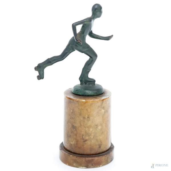 Coppia di specchiere ovali in legno e stucco dorato, XIX secolo, cm 116x62  (rotture, mancanze, difet [..]