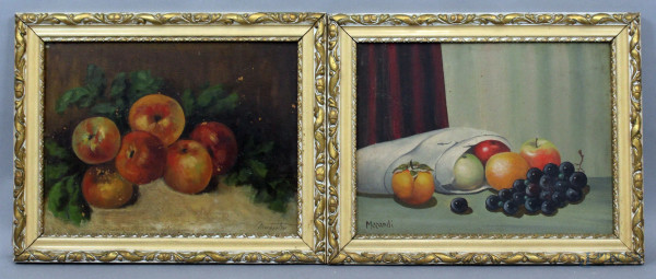 Lotto di due dipinti raffiguranti nature morte, olio su masonite, cm 30x40, firmati, entro cornici