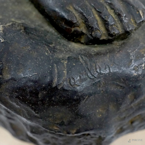 Pescatorello, scultura in bronzo, base in pietra, a firma Varlese, altezza cm 84,5