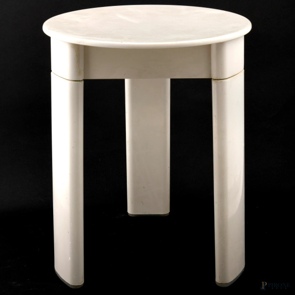 Sgabello Gedy bianco di Olaf von Bohr, anni '70 in plastica color avorio, cm 40x33, (segni di usura)