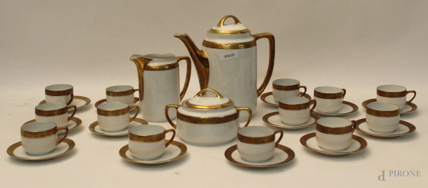 Servizio da caff&#232; per dodici in porcellana, con particolari dorati, marcato KPM, pezzi 15.