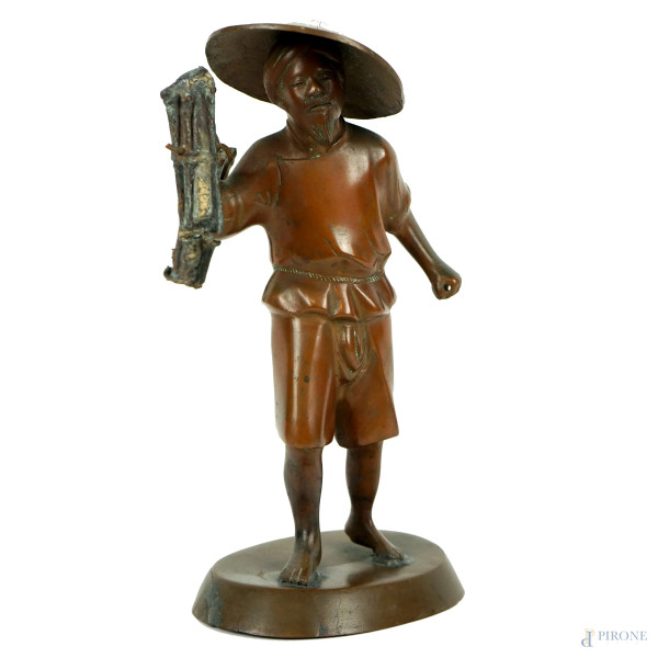 Contadino cinese, scultura in bronzo, cm h 25, XX secolo