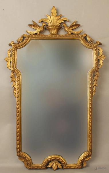 Specchiera di linea rettangolare in legno dorato, H 65 cm.