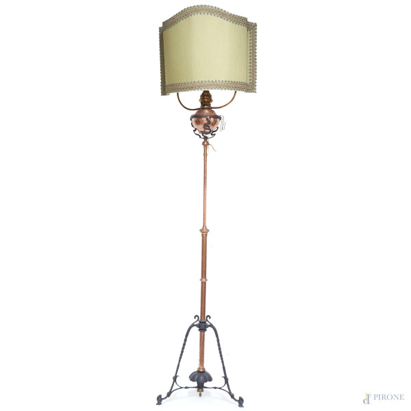 Lampada saliscendi in rame e ferro laccato nero, a quattro luci, sec. XX, cm 217x47,5x47,5. (Difetti)