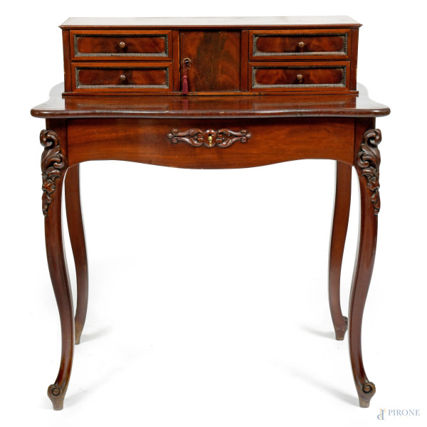 Scrittoio Sanfilippo impiallacciato con cassetto al piano e  con corpo superiore a quattro cassetti e sportello centrale, XX secolo, cm 105x108x49, (segni di usura, graffi, sollevamenti impiallacciatura, scalfiture, difetti)