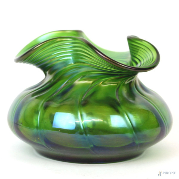 Loetz, vaso in vetro verde, cm h 12, diam. cm 17, inizi XX secolo.