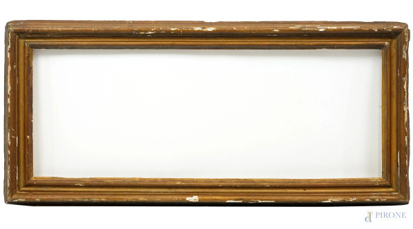 Cornice del XVIII secolo, in legno intagliato e dorato, misure ingombro cm 118x53, battuta cm 103,5x39, (difetti)
