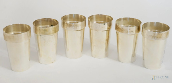 Sei piccoli bicchierini  in argento 800, marcati Carmo sotto la base, seconda metà XX secolo,  cm h 8,5, peso gr.330, (segni del tempo)
