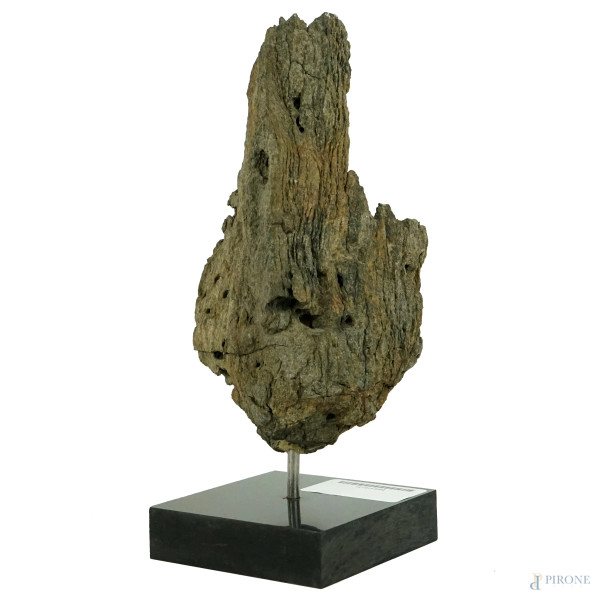 Arte povera, scultura minerale, cm h 24, base in legno