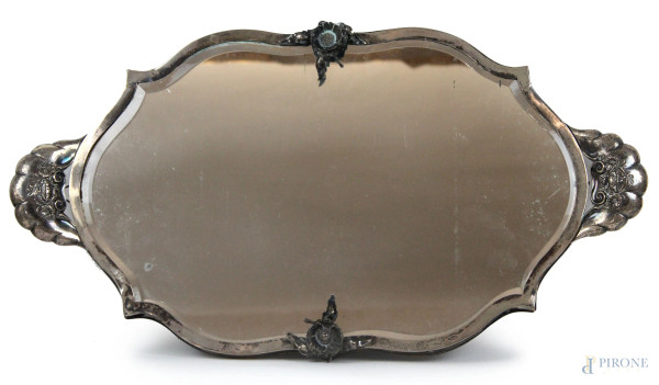 Vassoio a specchio con cornice in argento, cm 63,5x33, XX secolo