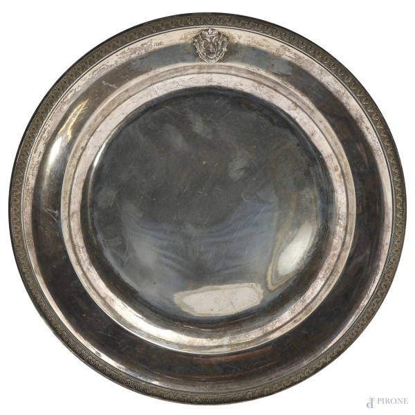 Piatto in argento 800/000, diametro cm 26, peso gr 570
