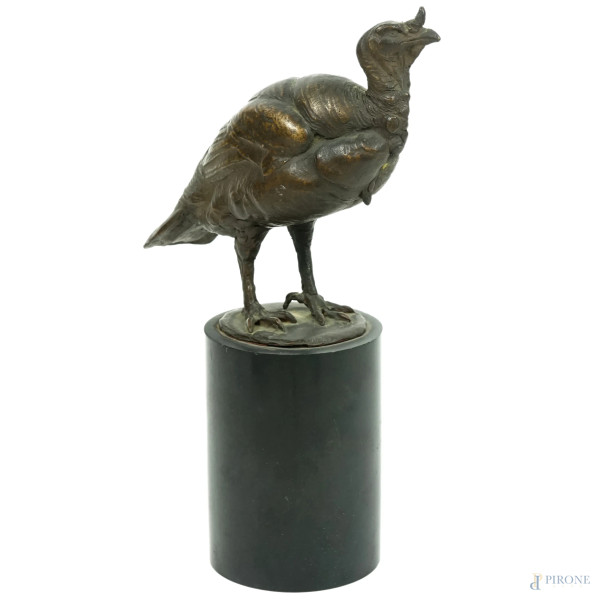 Scultura in bronzo rappresentante un tacchino, piedistallo in marmo nero del Belgio, cm 16x20, piedistallo altezza cm 12, diametro cm 9