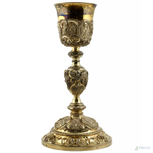 Calice in argento e argento vermeil finemente cesellato, XX secolo, altezza cm 27, peso lordo  gr 430, (segni di usura)