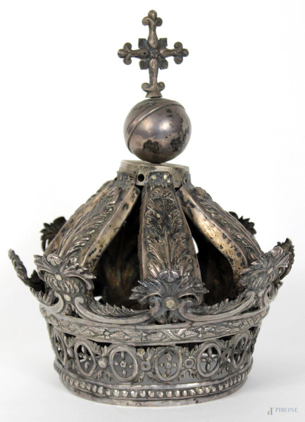 Corona in argento cesellato e sbalzato, altezza cm. 26, XIX secolo, (difetti).
