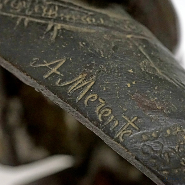 Scultura in bronzo rappresentante La maternità, firmato A. Merente, piedistallo in marmo, altezza...