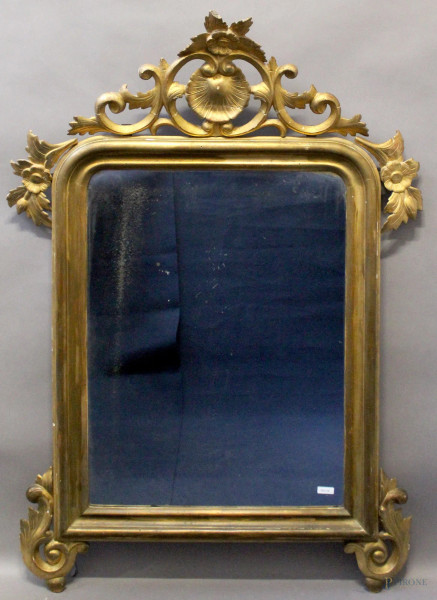 Specchiera di linea rettangolare in legno dorato, cimasa intagliata, Francia, XIX sec., cm 135 x 95.