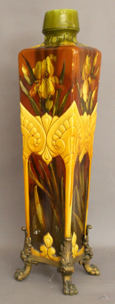 Vaso inglese Bretby in maiolica, datato e firmato con numero di inventario, Periodo liberty, H 75 cm.