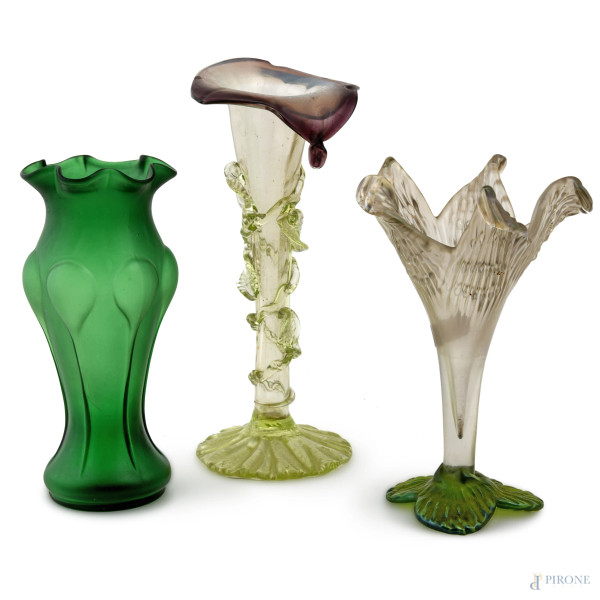 Lotto di tre vasetti in vetro di varia foggia, XX secolo, altezza massima cm 24,5(segni di usura del tempo)