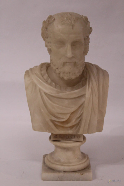 Ariosto, busto in alabastro con base in marmo del XIX sec., H 29 cm.