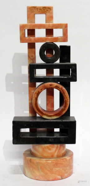 Composizione astratta, scultura in marmo policromo, firmata, h. 33 cm