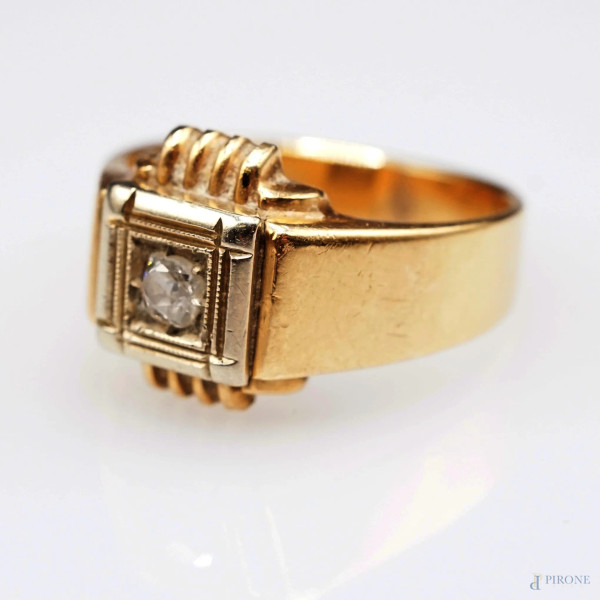 Anello in oro 18 KT con diamantino centrale taglio antico, misura 15-16, peso lordo gr.9,5