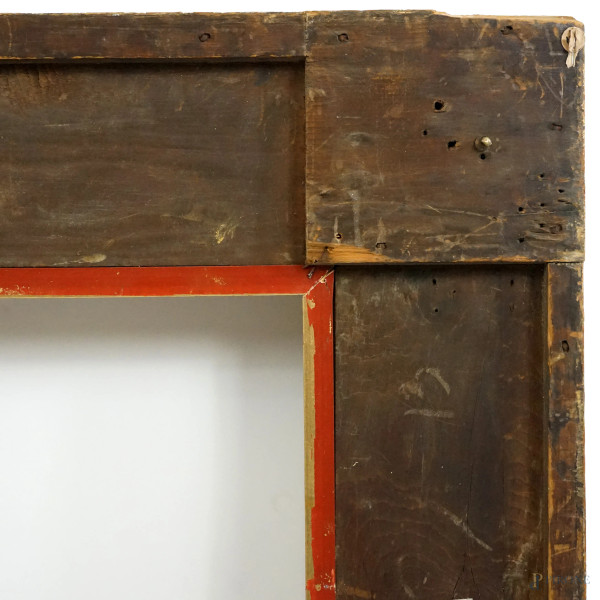 Cornice in legno e pastiglia del XIX secolo, decori a palmette, ingombro cm 108x94, battuta cm 78...