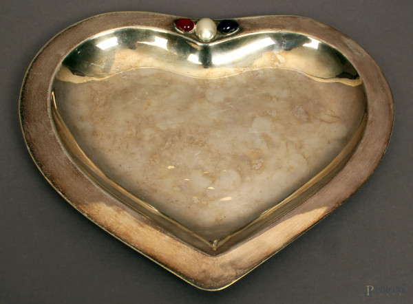Vassoio in metallo a forma di cuore, cm 29x25.