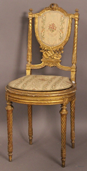 Sediolina in legno dorato ed intagliato rivestita in stoffa fiorata, XIX sec.