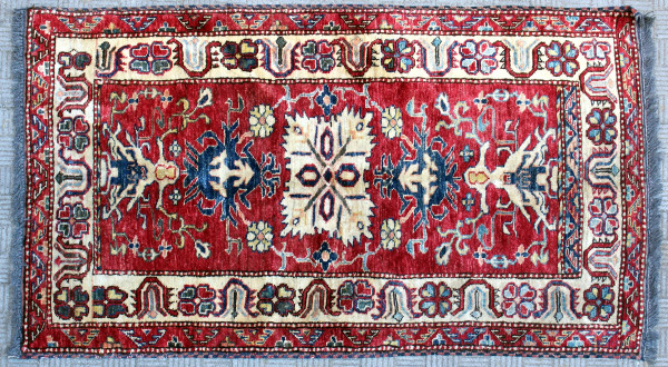 Tappeto persiano, cm 136,5x80, (segni del tempo).