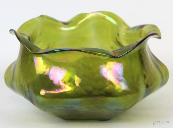 Loez, vaso esagonale in vetro verde iridescente, cm h 12, diam. cm 23, inizi XX secolo